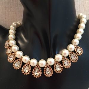🍒🍒🍒 Fabulous faux pearl and gem necklace. EUC
